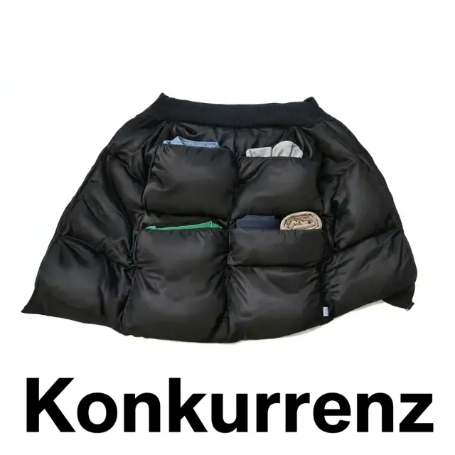 Innenseite einer wattierten Jacke mit eckigen, mit Kleidung gefüllten Taschen