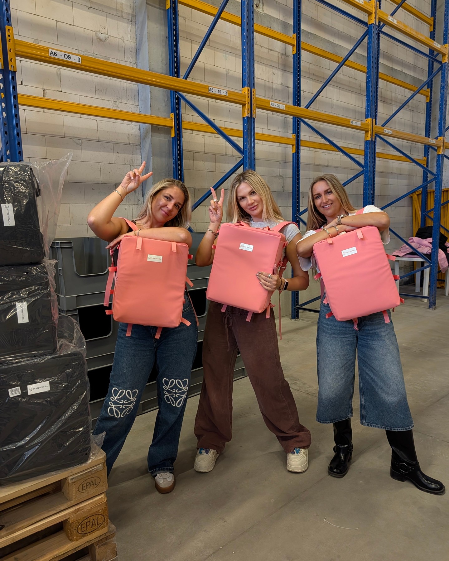 POV: you and the girls found the one bag that outsmarts every baggage fee 💅✌️

Coral Compression Backpacks, a warehouse
