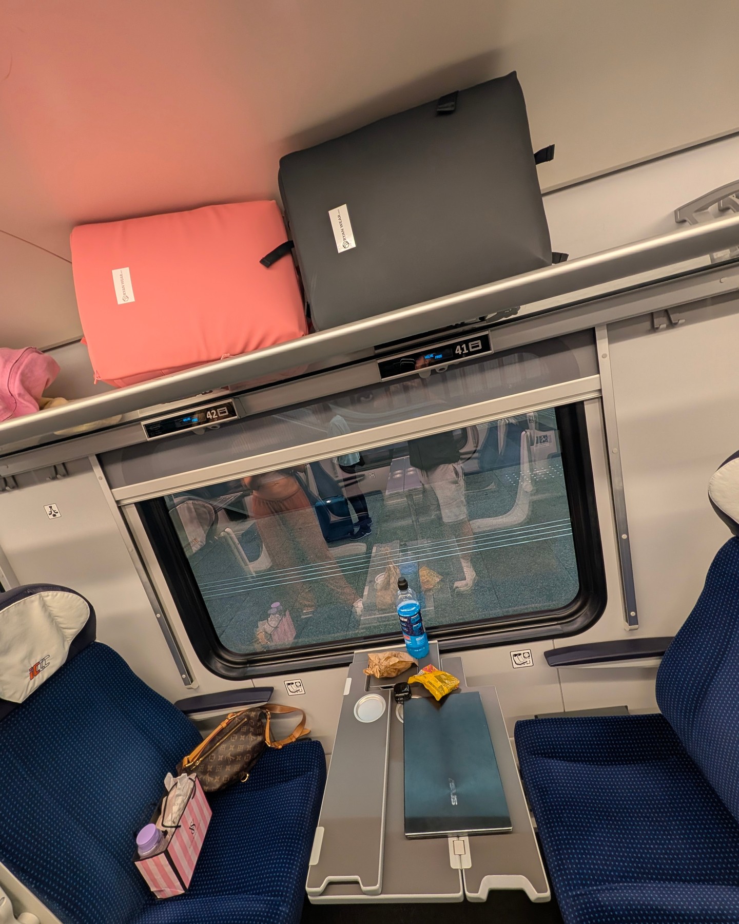 POV: your bags are the most well-behaved passengers on the train 🚆

Two Compression Backpacks, one pink, one black, tuc