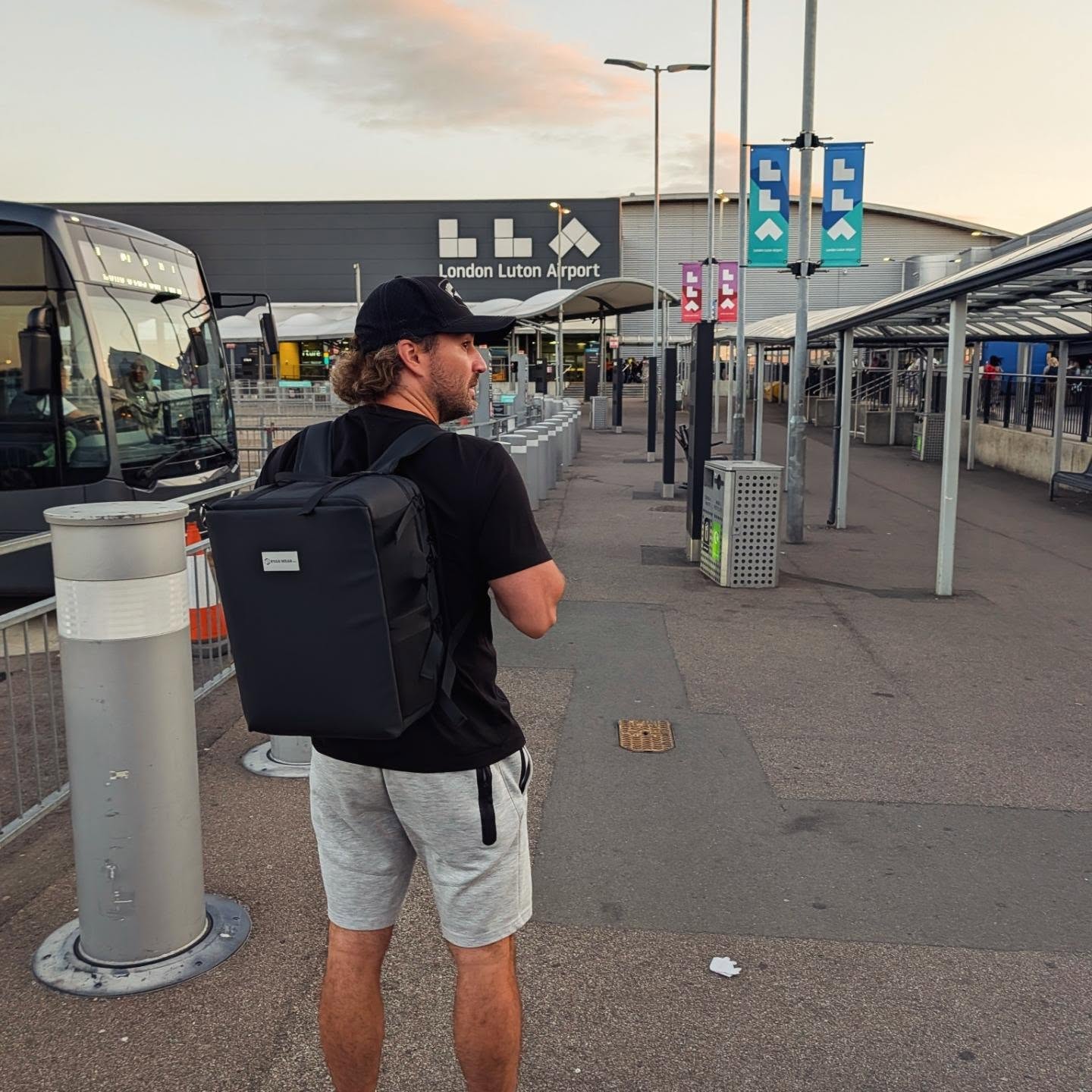 London Luton. Flying again. #londonblogger #londonluton #travel #ryanwear