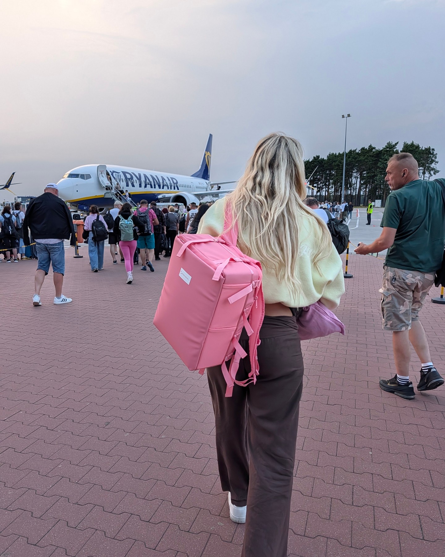 That walk across the tarmac hits different when your "personal item" is holding your entire trip 🩷✈️

Boarding a Ryanai