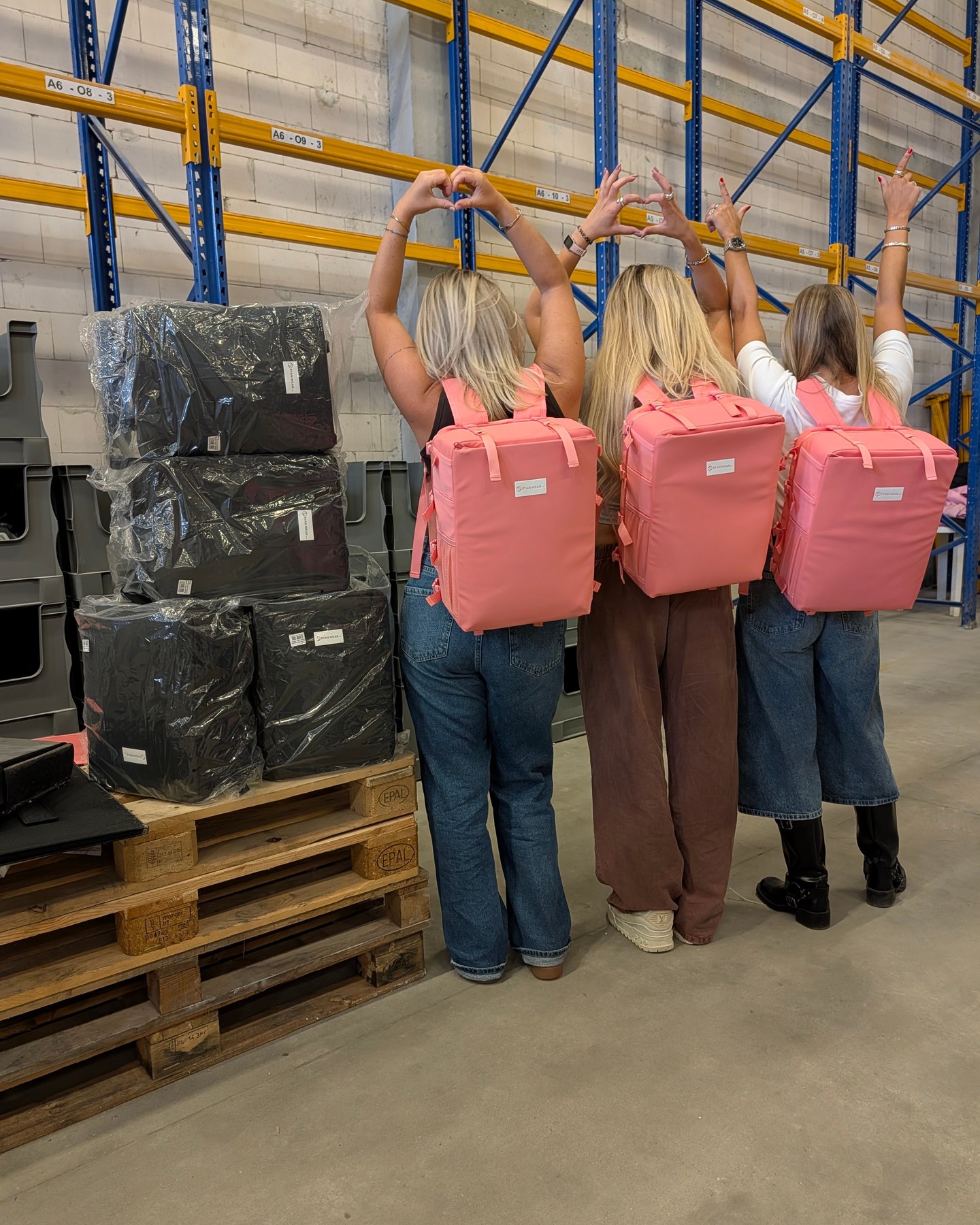 hearts up if you're team "it all fits in one bag" 💗🎒

The warehouse crew found the new drop and immediately made it a 
